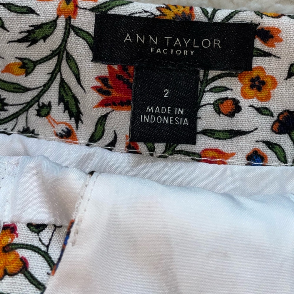Ann Taylor Multicolor Orange and Green Floral Printed White Mini Skirt - Picture 4 of 9
